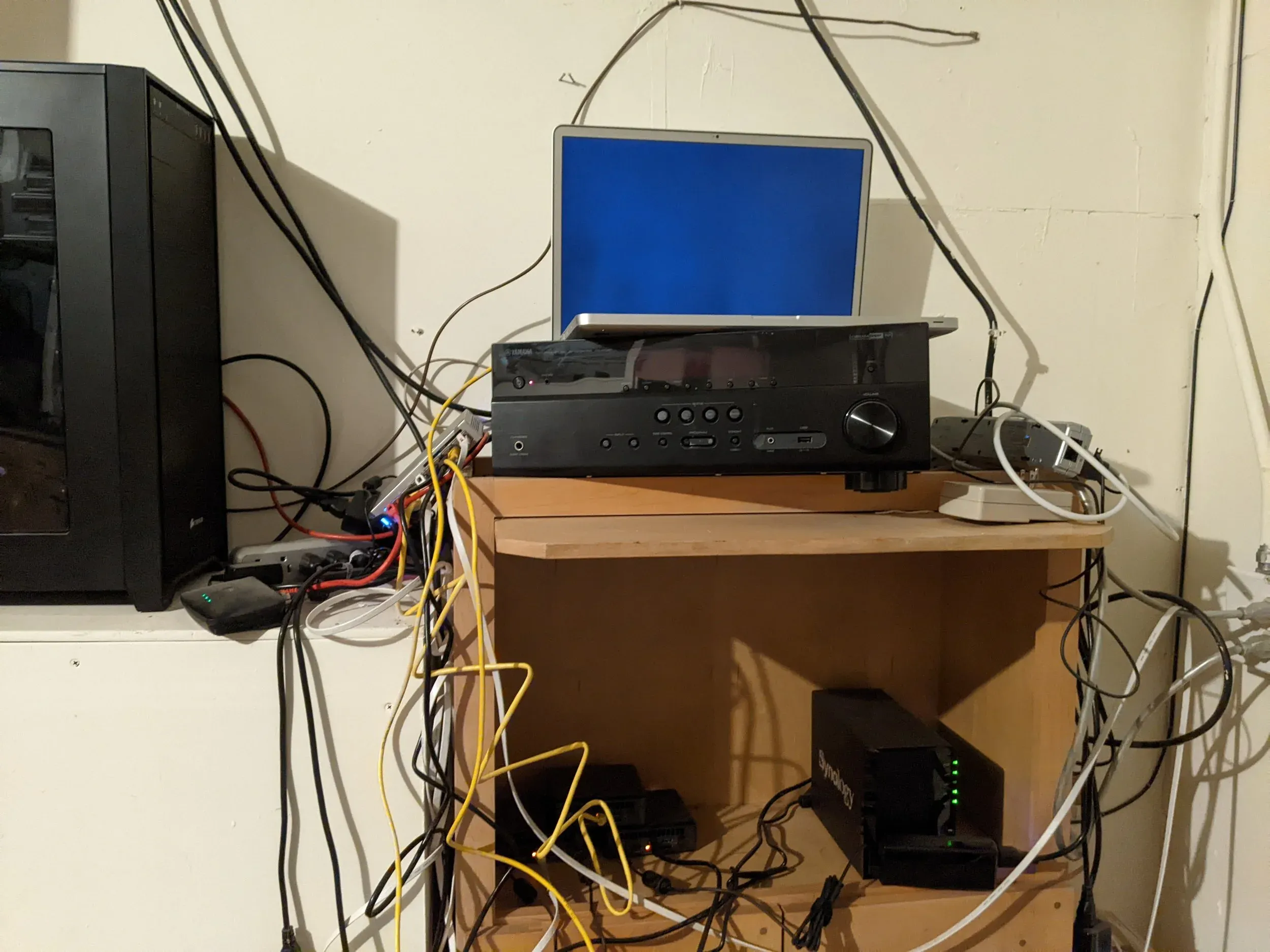  Magnificent cable management and all 